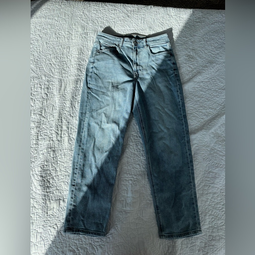 American Eagle Mom Straight Jean Light Wash